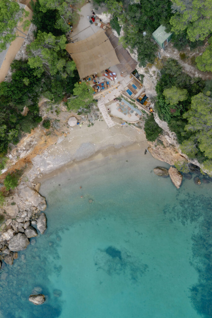 Natural Mediterranean styling and relaxed wedding reception at Nomade Ibiza